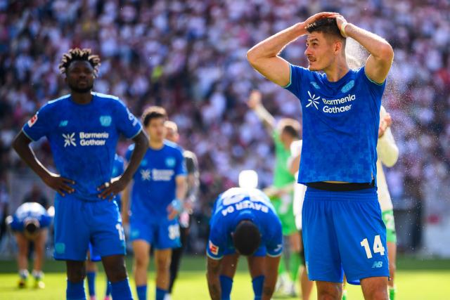 09 May 2026, Stuttgart: Bayer Leverkusen's Edmond Tapsoba (L) and Patrik Schick appear dejected after the German Bundesliga soccer match between VfB Stuttgart and Bayer 04 Leverkusen at the MHPArena. Photo: Tom Weller/dpa - IMPORTANT NOTICE: DFL and DFB regulations prohibit any use of photographs as image sequences and/or quasi-video.
