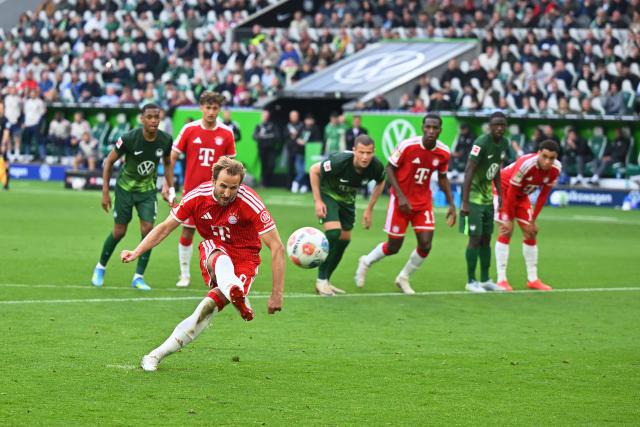 09 May 2026, Lower Saxony, Wolfsburg: Bayern Munich's Harry Kane scores a penalty during the German Bundesliga soccer match between VfL Wolfsburg and Bayern Munich at the Volkswagen Arena. Photo: Swen Pförtner/dpa - IMPORTANT NOTICE: DFL and DFB regulations prohibit any use of photographs as image sequences and/or quasi-video.