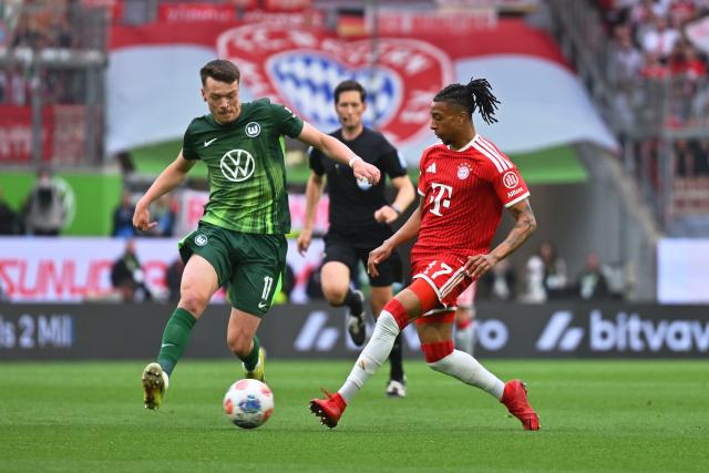 09 May 2026, Lower Saxony, Wolfsburg: Wolfsburg's Dzenan Pejcinovic and Bayern Munich's Michael Olise in action during the German Bundesliga soccer match between VfL Wolfsburg and Bayern Munich at the Volkswagen Arena. Photo: Swen Pförtner/dpa - IMPORTANT NOTICE: DFL and DFB regulations prohibit any use of photographs as image sequences and/or quasi-video.