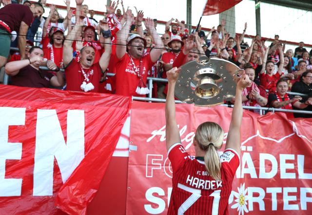 09 May 2026, Bavaria, Munich: Bayern Munich's Pernille Harder holds the championship trophy in front of the fans after winning the German Women Bundesliga soccer match against Eintracht Frankfurt at the FC Bayern Campus. Photo: Karl-Josef Hildenbrand/dpa - IMPORTANT NOTICE: DFL and DFB regulations prohibit any use of photographs as image sequences and/or quasi-video.