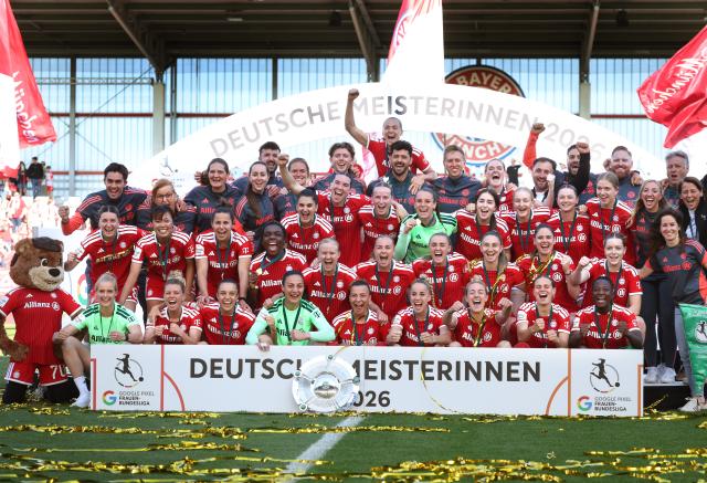 09 May 2026, Bavaria, Munich: Bayern Munich players celebrate winning the German Women Bundesliga soccer match against Eintracht Frankfurt at the FC Bayern Campus. Photo: Karl-Josef Hildenbrand/dpa - IMPORTANT NOTICE: DFL and DFB regulations prohibit any use of photographs as image sequences and/or quasi-video.