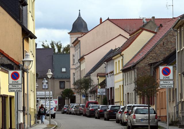 FILED - 30 September 2021, Brandenburg, Zehdenick: FILE PHOTO - Cars are parked at Herren street in Zehdenick. Photo: Soeren Stache/dpa-Zentralbild/ZB