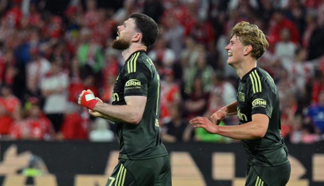 10 May 2026, Rhineland-Palatinate, Mainz: Union Berlin's Oliver Burke celebrates scoring his side's second goal with his teammate Aljoscha Kemlein during the German Bundesliga soccer match between FSV Mainz 05 and 1.FC Union Berlin at Mewa Arena. Photo: Torsten Silz/dpa - IMPORTANT NOTE: In accordance with the regulations of the DFL German Football League and the DFB German Football Association, it is prohibited to utilize or have utilized photographs taken in the stadium and/or of the match in the form of sequential images and/or video-like photo series.
