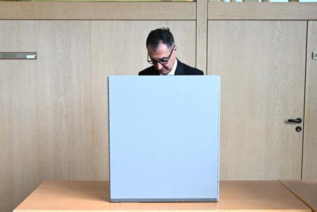 13 May 2026, Baden-Wuerttemberg, Stuttgart: Cem Ozdemir, designated Minister President of Baden-Wuerttemberg, casting his vote. Ozdemir  is to be elected as the new Minister President of Baden-Wuerttemberg in the state parliament. Photo: Marijan Murat/dpa