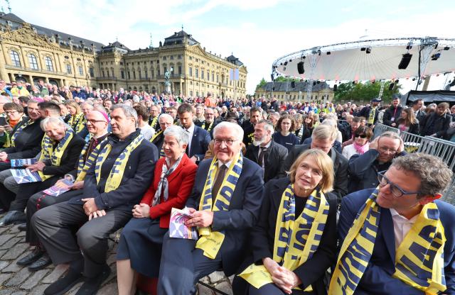 13 May 2026, Bavaria, Wuerzburg: (L-R) Franz Jung, Bishop of Würzburg, Markus Soeder, Minister-President of Bavaria, Irme Stetter-Karp, President of the Central Committee of German Catholics (ZdK), Frank-Walter Steinmeier, President of Germany, his wife Elke Buedenbender, and Martin Heilig, Mayor of Wuerzburg, attend the opening of the Catholic Day. Photo: Karl-Josef Hildenbrand/dpa - ACHTUNG: Nur zur redaktionellen Verwendung im Zusammenhang mit der aktuellen Berichterstattung und nur mit vollständiger Nennung des vorstehenden Credits