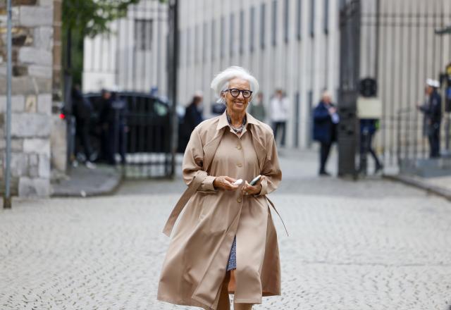 14 May 2026, North Rhine-Westphalia, Aachen: Christine Lagarde, President of the European Central Bank (ECB), walks to the Pontifical Mass in Aachen Cathedral, where former President of the European Central Bank (ECB), Draghi, is to be awarded the Charlemagne Prize 2026. Photo: Thomas Banneyer/dpa