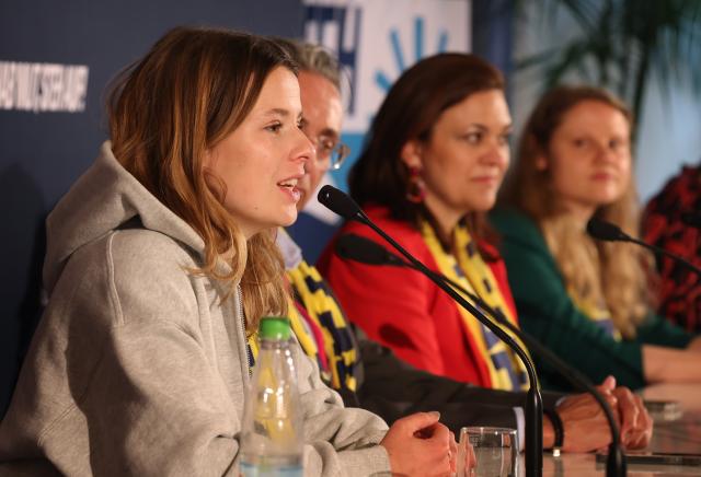16 May 2026, Bavaria, Wuerzburg: Luisa Neubauer (L), climate protection activist, sits at a press conference at the German Catholic Day. Photo: Karl-Josef Hildenbrand/dpa - ATTENTION: For editorial use only and only with full reference to the above credit
