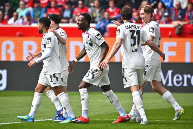 16 May 2026, Baden-Wuerttemberg, Heidenheim: Mainz players celebrate their side's first goal during the German Bundesliga soccer match between 1. FC Heidenheim and FSV Mainz 05 at Voith-Arena. Photo: Jan-Philipp Strobel/dpa - WICHTIGER HINWEIS: Gemäß den Vorgaben der DFL Deutsche Fußball Liga bzw. des DFB Deutscher Fußball-Bund ist es untersagt, in dem Stadion und/oder vom Spiel angefertigte Fotoaufnahmen in Form von Sequenzbildern und/oder videoähnlichen Fotostrecken zu verwerten bzw. verwerten zu lassen.