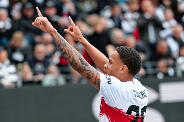 16 May 2026, Hesse, Frankfurt/M.: Stuttgart's Nikolas Nartey celebrates scoring his side's second goal during the German Bundesliga soccer match between Eintracht Frankfurt and VfB Stuttgart at Deutsche Bank Park. Photo: Uwe Anspach/dpa - WICHTIGER HINWEIS: Gemäß den Vorgaben der DFL Deutsche Fußball Liga bzw. des DFB Deutscher Fußball-Bund ist es untersagt, in dem Stadion und/oder vom Spiel angefertigte Fotoaufnahmen in Form von Sequenzbildern und/oder videoähnlichen Fotostrecken zu verwerten bzw. verwerten zu lassen.