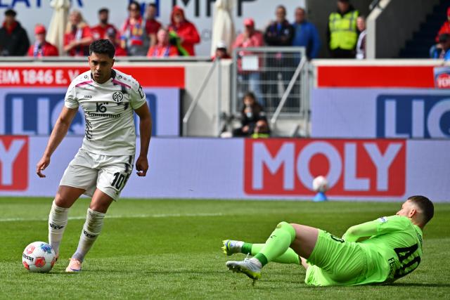16 May 2026, Baden-Wuerttemberg, Heidenheim: Mainz's Nadiem Amiri (L) scores his side's second goal during the German Bundesliga soccer match between 1. FC Heidenheim and FSV Mainz 05 at Voith-Arena. Photo: Jan-Philipp Strobel/dpa - WICHTIGER HINWEIS: Gemäß den Vorgaben der DFL Deutsche Fußball Liga bzw. des DFB Deutscher Fußball-Bund ist es untersagt, in dem Stadion und/oder vom Spiel angefertigte Fotoaufnahmen in Form von Sequenzbildern und/oder videoähnlichen Fotostrecken zu verwerten bzw. verwerten zu lassen.