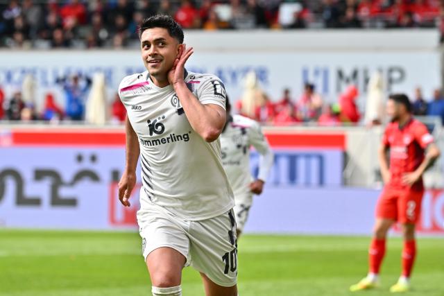 16 May 2026, Baden-Wuerttemberg, Heidenheim: Mainz's Nadiem Amiri celebrates scoring his side's second goal during the German Bundesliga soccer match between 1. FC Heidenheim and FSV Mainz 05 at Voith-Arena. Photo: Jan-Philipp Strobel/dpa - WICHTIGER HINWEIS: Gemäß den Vorgaben der DFL Deutsche Fußball Liga bzw. des DFB Deutscher Fußball-Bund ist es untersagt, in dem Stadion und/oder vom Spiel angefertigte Fotoaufnahmen in Form von Sequenzbildern und/oder videoähnlichen Fotostrecken zu verwerten bzw. verwerten zu lassen.