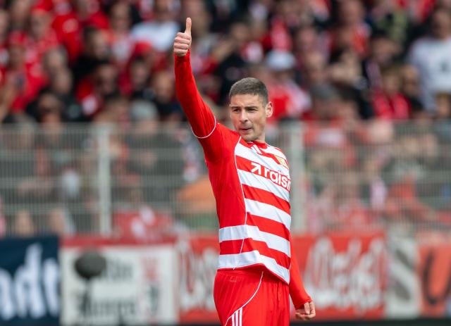 16 May 2026, Berlin: Union Berlin's Andrej Ilic celebrates scoring his side's first goal during the German Bundesliga soccer match between S1. FC Union Berlin and FC Augsburg at An der Alten Foersterei. Photo: Soeren Stache/dpa - WICHTIGER HINWEIS: Gemäß den Vorgaben der DFL Deutsche Fußball Liga bzw. des DFB Deutscher Fußball-Bund ist es untersagt, in dem Stadion und/oder vom Spiel angefertigte Fotoaufnahmen in Form von Sequenzbildern und/oder videoähnlichen Fotostrecken zu verwerten bzw. verwerten zu lassen.