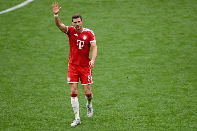 16 May 2026, Bavaria, Munich: Bayern Munich's Leon Goretzka waves goodbye as he is substituted during the German Bundesliga soccer match between Bayern Munich and 1. FC Cologne at Allianz Arena. Photo: Sven Hoppe/dpa - IMPORTANT NOTICE: DFL and DFB regulations prohibit any use of photographs as image sequences and/or quasi-video.