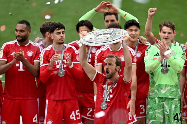 16 May 2026, Bavaria, Munich: Bayern Munich's Harry Kane and teammates celebrate winning the German championship with the championship trophy after the German Bundesliga soccer match between Bayern Munich and 1. FC Cologne at Allianz Arena. Photo: Sven Hoppe/dpa - IMPORTANT NOTICE: DFL and DFB regulations prohibit any use of photographs as image sequences and/or quasi-video.