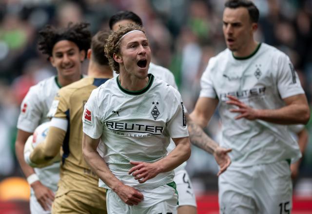 16 May 2026, North Rhine-Westphalia, Moenchengladbach: Borussia Moenchengladbach's Hugo Bolin celebrates scoring his side's first goal during the German Bundesliga soccer match between Borussia Moenchengladbach and TSG 1899 Hoffenheim at Borussia-Park Stadium. Photo: Fabian Strauch/dpa - WICHTIGER HINWEIS: Gemäß den Vorgaben der DFL Deutsche Fußball Liga bzw. des DFB Deutscher Fußball-Bund ist es untersagt, in dem Stadion und/oder vom Spiel angefertigte Fotoaufnahmen in Form von Sequenzbildern und/oder videoähnlichen Fotostrecken zu verwerten bzw. verwerten zu lassen.