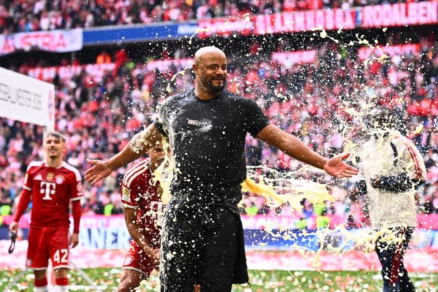 16 May 2026, Bavaria, Munich: Bayern Munich coach Vincent Kompany (C) gets a beer shower from his players during the championship celebration after the German Bundesliga soccer match between Bayern Munich and 1. FC Cologne at Allianz Arena. Photo: Tom Weller/dpa - IMPORTANT NOTICE: DFL and DFB regulations prohibit any use of photographs as image sequences and/or quasi-video.