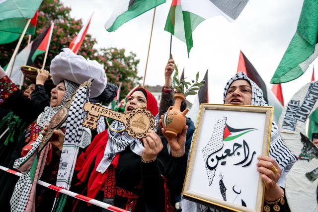 16 May 2026, Berlin: People take part in a pro-Palestine demonstration titled "End the Occupation of Palestine. 78 Years Since Al-Nakba". Photo: Fabian Sommer/dpa