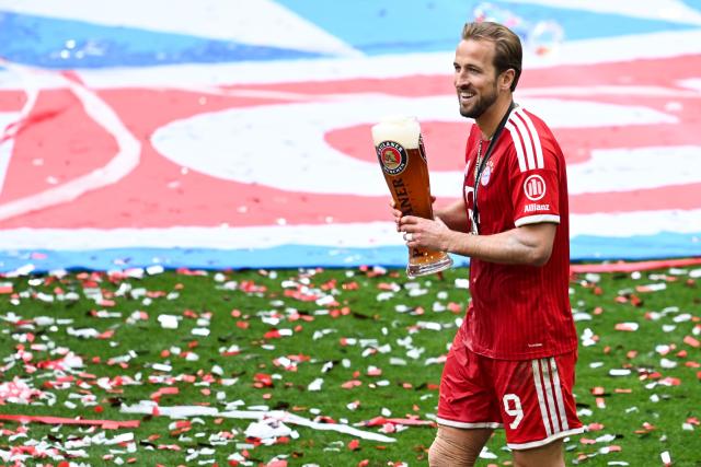 16 May 2026, Bavaria, Munich: Bayern Munich's Harry Kane walks across the field with a glass of beer during the championship celebration after the German Bundesliga soccer match between Bayern Munich and 1. FC Cologne at Allianz Arena. Photo: Sven Hoppe/dpa - IMPORTANT NOTICE: DFL and DFB regulations prohibit any use of photographs as image sequences and/or quasi-video.