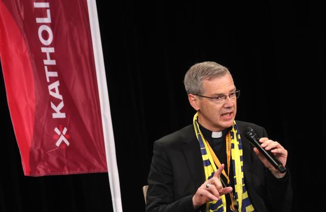 16 May 2026, Bavaria, Wuerzburg: Chairman of the German Bishops' Conference Bishop Heiner Wilmer attends a debate on the Synodal Path at the German Catholic Convention. Photo: Karl-Josef Hildenbrand/dpa - ATTENTION: For editorial use only and only with full reference to the above credit