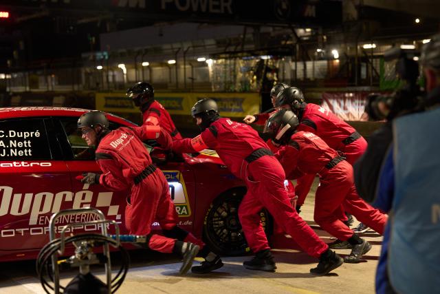 16 May 2026, Rhineland-Palatinate, Nuremberg: A pit crew pushes a car into the pits for a lengthy repair during the 24-hour race at the Nuerburgring. Photo: Thomas Frey/dpa
