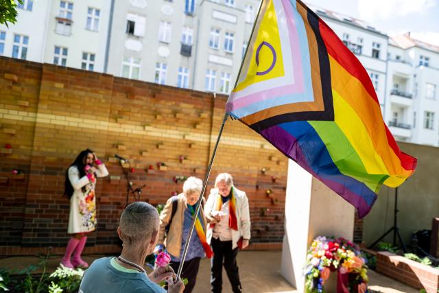 17 May 2026, Berlin: Visitors attend the dedication of the new burial and memorial site for queer people, established by Schwulenberatung Berlin at St. Matthaeus Churchyard. Photo: Fabian Sommer/dpa