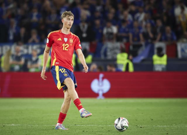 FILED - 05 June 2025, Stuttgart: FILE PHOTO - Spain's Dean Huijsen in action duirng the UEFA Nations League semi-final soccer match between Spain and France at the Stuttgart Arena. Photo: Christian Charisius/dpa