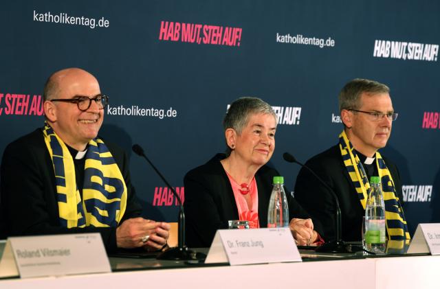 17 May 2026, Bavaria, Wuerzburg: (L-R) Bishop of Wuerzburg Franz Jung, President of the Central Committee of German Catholics (ZdK) Irme Stetter-Karp and Chairman of the German Bishops' Conference Heiner Wilmer attend a press conference marking the conclusion of the 104th Catholic Day. Photo: Karl-Josef Hildenbrand/dpa - ACHTUNG: Nur zur redaktionellen Verwendung und nur mit vollständiger Nennung des vorstehenden Credits