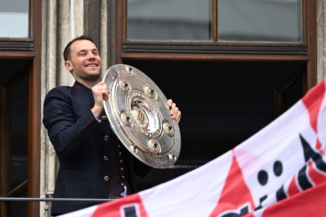 17 May 2026, Bavaria, Munich: Bayern Munich goalkeeper Manuel Neuer celebrates with the trophy on the town hall balcony during the German Bundesliga championship celebrations at Marienplatz. Photo: Sven Hoppe/dpa