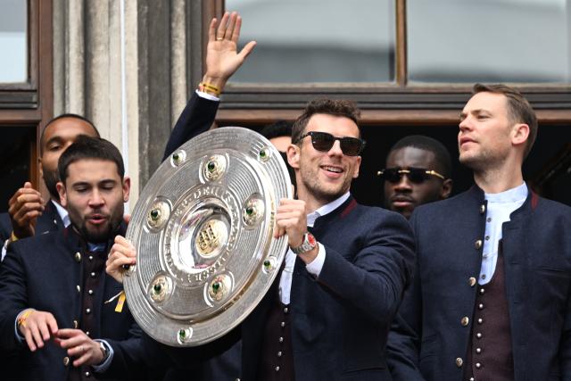 17 May 2026, Bavaria, Munich: Bayern Munich's Leon Goretzka celebrates with the trophy on the town hall balcony during the German Bundesliga championship celebrations at Marienplatz. Photo: Sven Hoppe/dpa