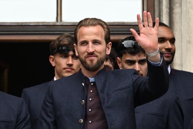 17 May 2026, Bavaria, Munich: Bayern Munich's Harry Kane celebrates on the town hall balcony during the German Bundesliga championship celebrations at Marienplatz. Photo: Sven Hoppe/dpa