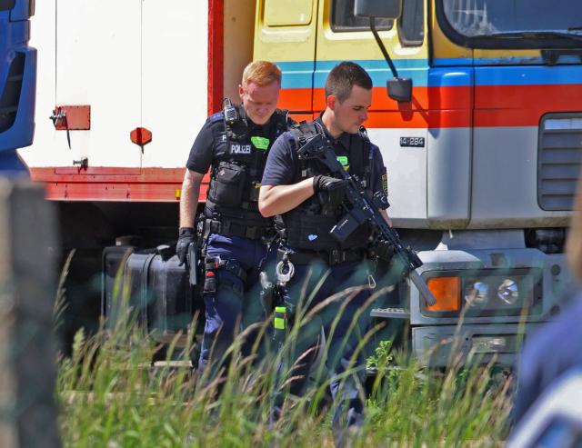 17 May 2026, Schkeuditz: Heavily armed police officers are on the scene in an industrial park in Schkeuditz. German police have shot dead a tiger that escaped from a private facility near the eastern city of Leipzig, a spokeswoman said on Sunday. Photo: -/EHL Media/dpa