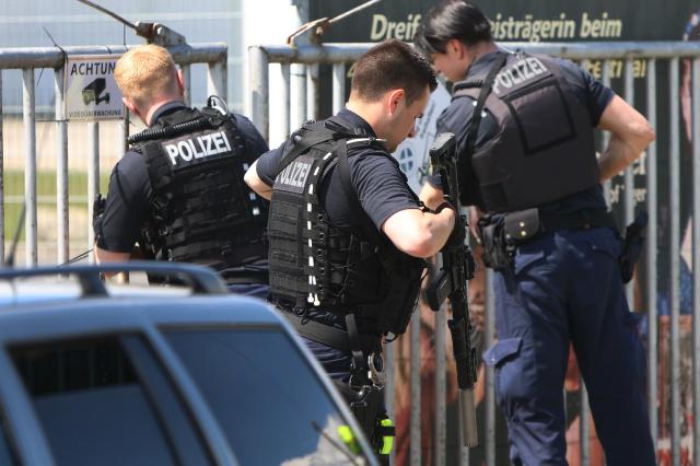 17 May 2026, Schkeuditz: Heavily armed police officers are on the scene in an industrial park in Schkeuditz. German police have shot dead a tiger that escaped from a private facility near the eastern city of Leipzig, a spokeswoman said on Sunday. Photo: -/EHL Media/dpa