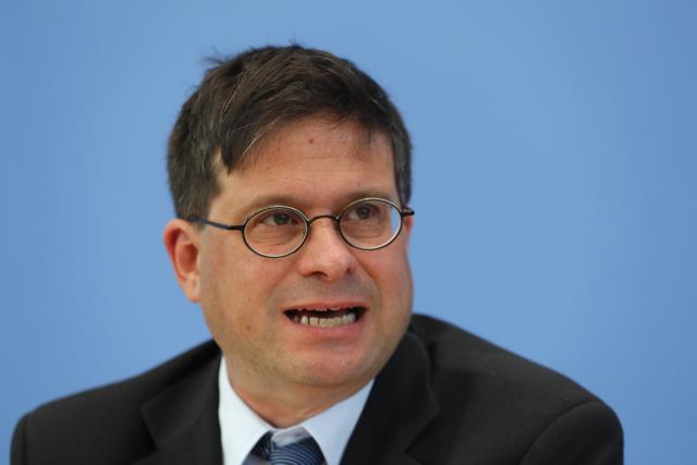FILED - 12 May 2020, Berlin: FILE PHOTO - Gideon Botsch, director of the Emil Julius Gumbel Research Center on Anti-Semitism and Right-Wing Extremism, attends a press conference on statistics regarding right-wing violence and terrorism. Photo: Odd Andersen/AFP/POOL/dpa