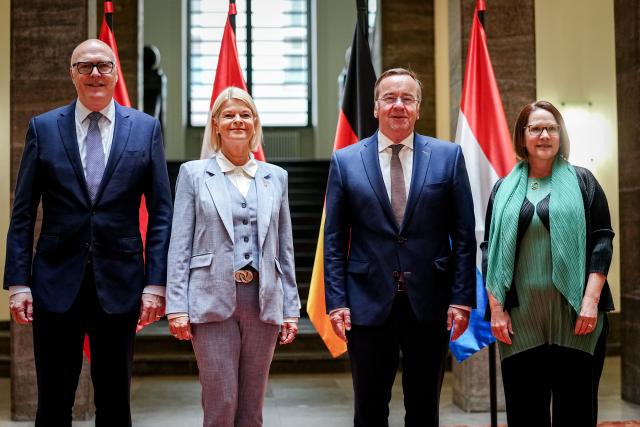 18 May 2026, Berlin: German Minister of Defense Boris Pistorius (2nd R), Federal, receives his counterparts from Switzerland Martin Pfister (L), from Austria Klaudia Tanner (2nd L) and from Luxembourg Yuriko Backes at the German Ministry of Defense. Photo: Kay Nietfeld/dpa
