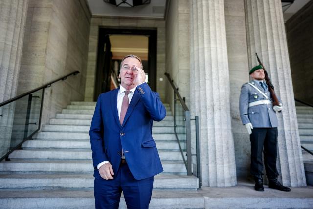 18 May 2026, Berlin: German Minister of Defense Boris Pistorius waits for his counterparts at the German Ministry of Defense. Photo: Kay Nietfeld/dpa