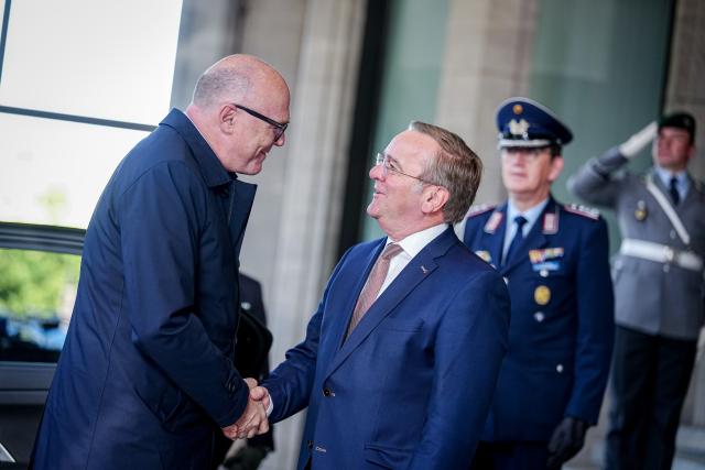 18 May 2026, Berlin: German Minister of Defense Boris Pistorius greets Swiss Minister of Defense Martin Pfister at the German Ministry of Defense. Photo: Kay Nietfeld/dpa