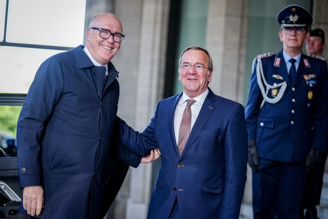 18 May 2026, Berlin: German Minister of Defense Boris Pistorius receives Swiss Minister of Defense Martin Pfister at the German Ministry of Defense. Photo: Kay Nietfeld/dpa
