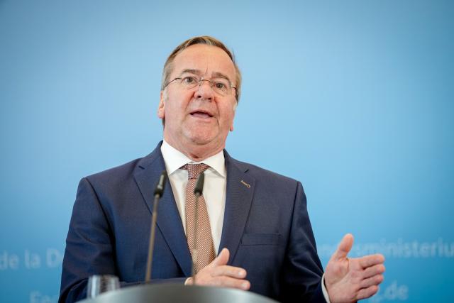 18 May 2026, Berlin: German Minister of Defense Boris Pistorius speaks during a joint press conference with his counterparts from Switzerland Martin Pfister (L), from Austria Klaudia Tanner (2nd L) and from Luxembourg Yuriko Backes at the German Ministry of Defense. Photo: Kay Nietfeld/dpa