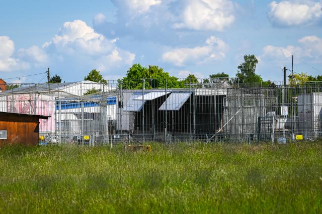 18 May 2026, Saxony, Schkeuditz: A view of a circus trailer housing tigers, with its doors open in Schkeuditz. German police have shot dead a tiger that escaped from a private facility near the eastern city of Leipzig on Sunday. Photo: Heiko Rebsch/dpa