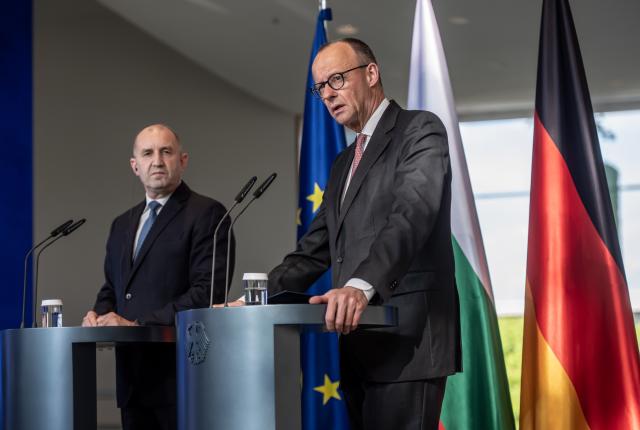 18 May 2026, Berlin: German Chancellor Friedrich Merz (R) and Bulgarian Prime Minister Rumen Radev hold a joint pres conference following their meeting at the Federal Chancellery in Berlin. Photo: Michael Kappeler/dpa