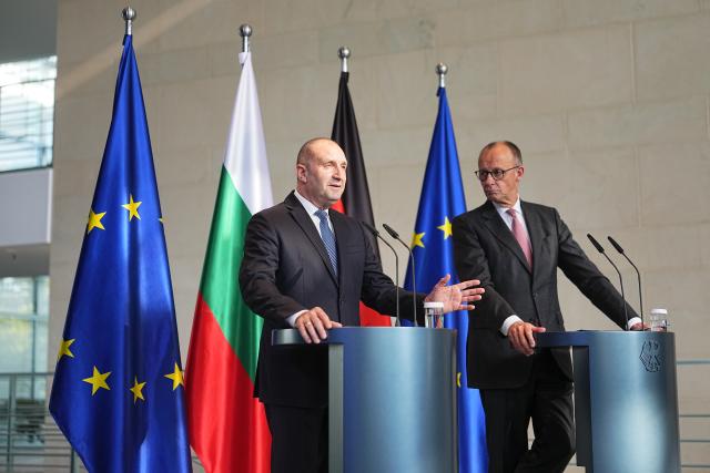 18 May 2026, Berlin: German Chancellor Friedrich Merz (R) and Bulgarian Prime Minister Rumen Radev hold a joint pres conference following their meeting at the Federal Chancellery in Berlin. Photo: Michael Kappeler/dpa