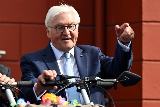 18 May 2026, Dorsten: Federal President Frank-Walter Steinmeier rides through a rickshaw during his visit to Dorsten to mark the start of the nationwide Day of the Basic Law. Photo: Federico Gambarini/dpa