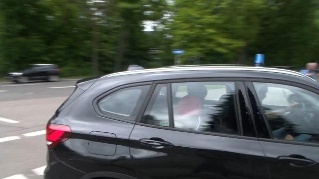 20 May 2026, Baden-Wuerttemberg, Karlsruhe: A suspected spy is escorted to the Federal Court of Justice (BGH) to appear before an investigating judge in Karlsruhe. The Federal Public Prosecutor's Office ordered the arrest of a couple, both German nationals, in Munich on suspicion of contacting numerous scientists at German universities and research institutes on behalf of a Chinese secret service. Photo: René Priebe/PR-Video /dpa