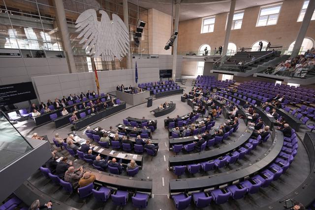 20 May 2026, Berlin: Parliamentarians sit in the plenary chamber of the German Parliament (Bundestag) before the questioning of the government. Photo: Michael Kappeler/dpa