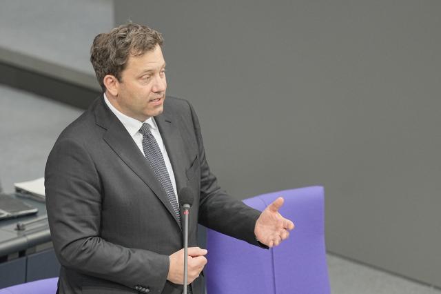 20 May 2026, Berlin: German Finance Minister Lars Klingbeil, speaks during the questioning of the government at the German Parliament (Bundestag). Photo: Michael Kappeler/dpa