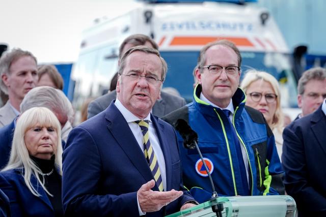 20 May 2026, Berlin: German Defence Minister Boris Pistorius and Interior Minister Alexander Dobrindt, present the Civil Protection Pact adopted by the German Cabinet. Photo: Kay Nietfeld/dpa