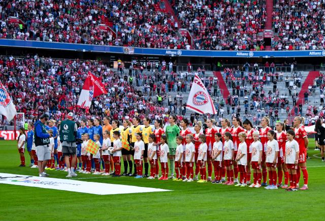 FILED - 06 September 2025, Munich: FILE PHOTO - Players from Munich and Leverkusen team on the field before the German Women's Bundesliga soccer match between Bayern Munich and Bayer Leverkusen at the Allianz Arena. Photo: Sven Hoppe/dpa - WICHTIGER HINWEIS: Gemäß den Vorgaben der DFL Deutsche Fußball Liga bzw. des DFB Deutscher Fußball-Bund ist es untersagt, in dem Stadion und/oder vom Spiel angefertigte Fotoaufnahmen in Form von Sequenzbildern und/oder videoähnlichen Fotostrecken zu verwerten bzw. verwerten zu lassen.
