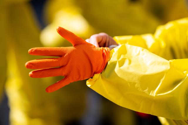 PRODUCTION - 19 May 2026, Thuringia, Ilmenau: A crime scene cleaner puts on protective suits and gloves before disinfecting an apartment in the Thuringian Forest region. The team from the specialised cleaning company Lotze was deployed to sanitise the premises after a deceased resident was found inside the property. Photo: Jacob Schröter/dpa