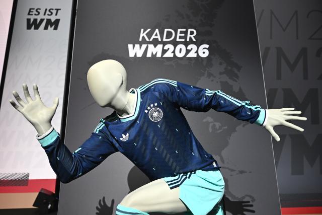21 May 2026, Hesse, Frankfurt: A mannequin displays the away kit of the German national football team for the upcoming 2026 World Cup during a press conference in Frankfurt. The announcement of the official tournament squad comes ahead of the global showpiece, which takes place in Canada, Mexico and the United States from 11 June to 19 July 2026. Photo: Federico Gambarini/dpa