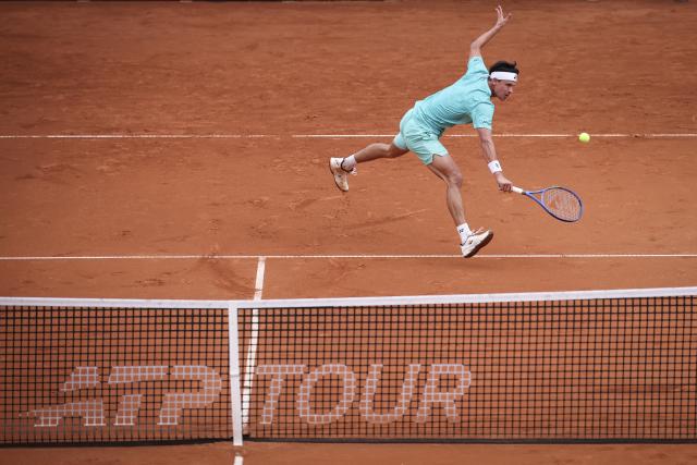 21 May 2026, Hamburg: German tennis player Daniel Altmaier plays a backhand return against USA's Tommy Paul during their Men's Singles Quarterfinals tennis match. Photo: Christian Charisius/dpa